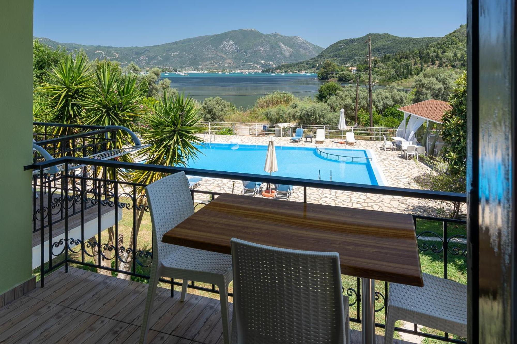 Vliho Bay Suites & Apartments Yénion Exterior foto